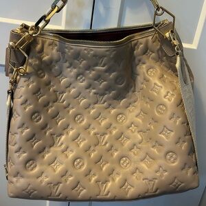 LOUIS VUITTON HOBO COUSSIN MM 9/10